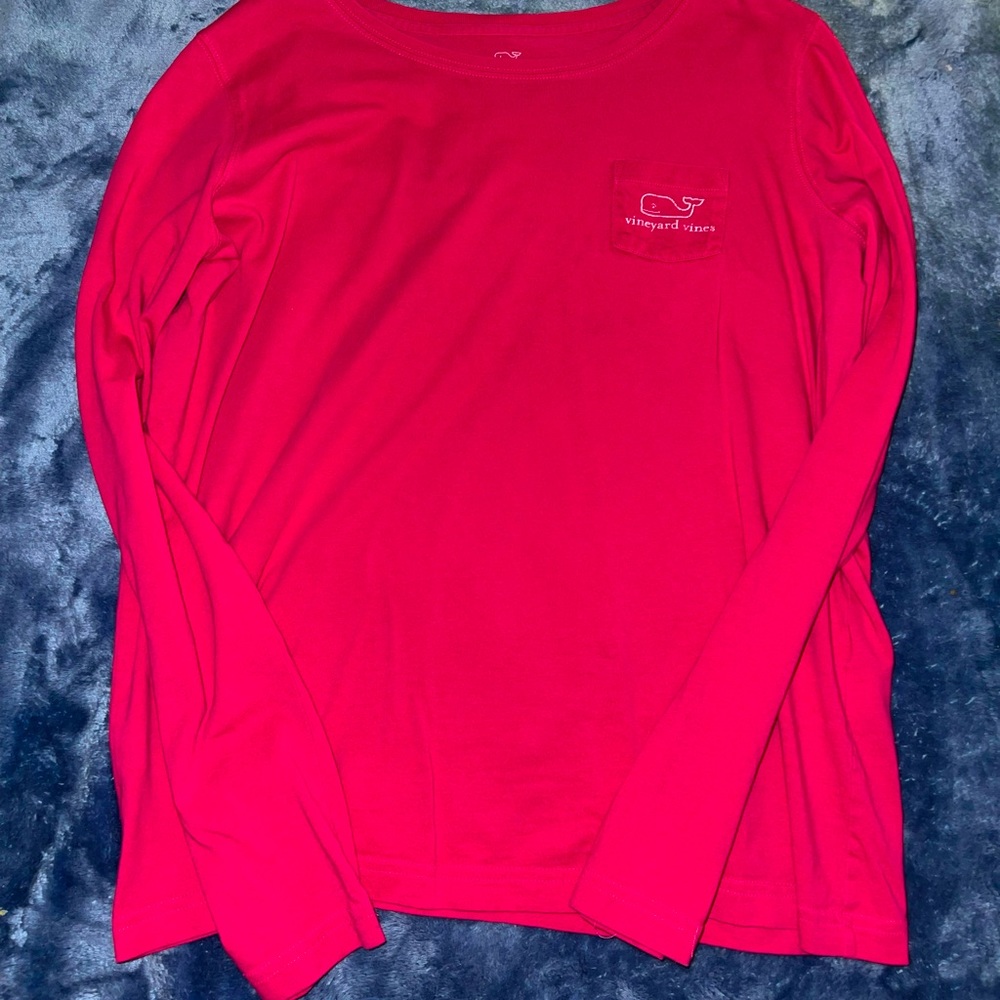 Pink vineyard vines shirt